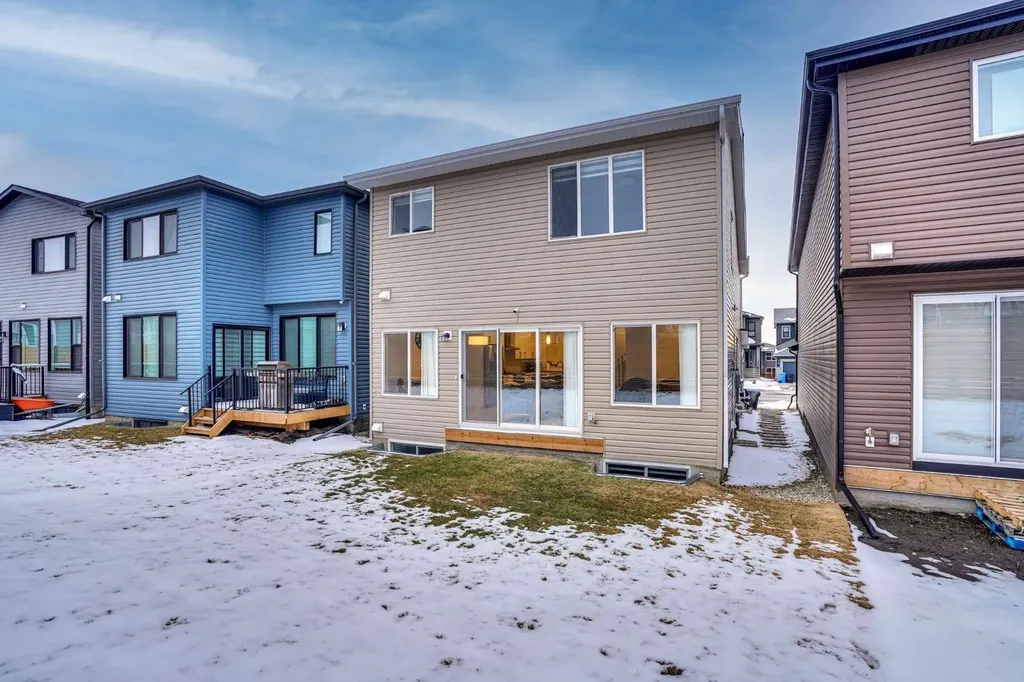 274 Lucas Place NW Calgary AB T3P 1Z3