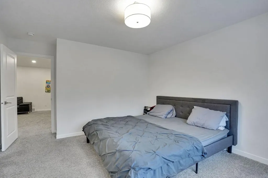 274 Lucas Place NW Calgary AB T3P 1Z3