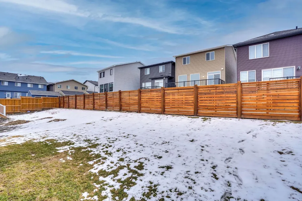 274 Lucas Place NW Calgary AB T3P 1Z3