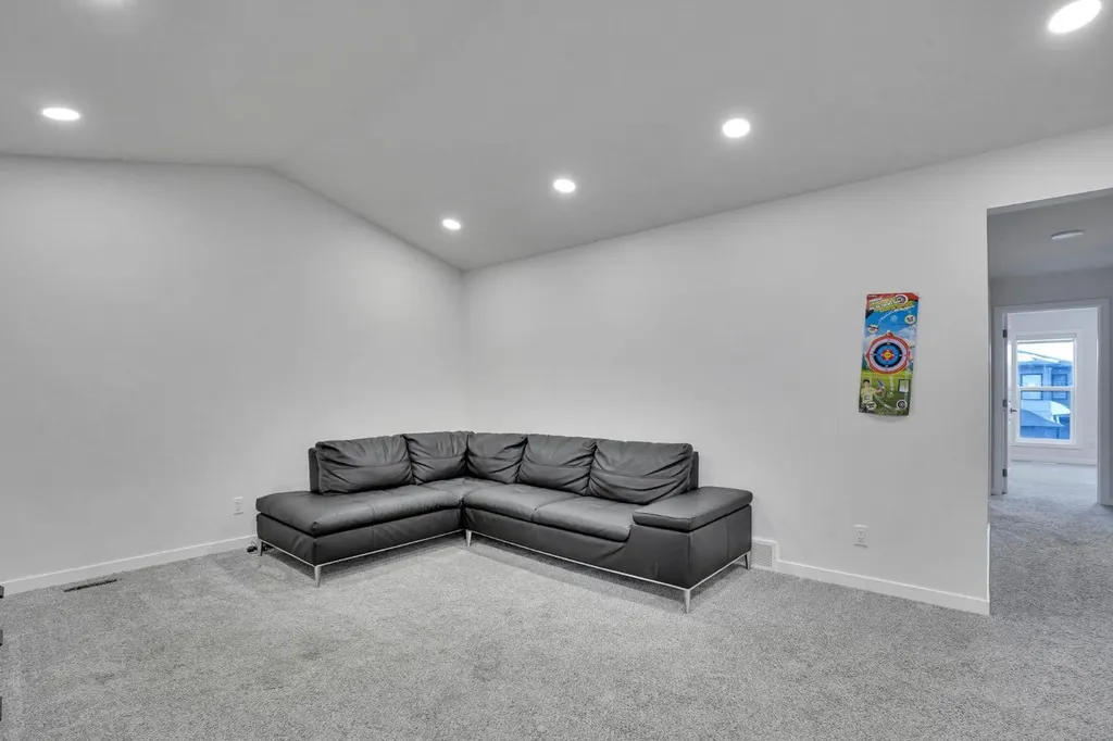 274 Lucas Place NW Calgary AB T3P 1Z3