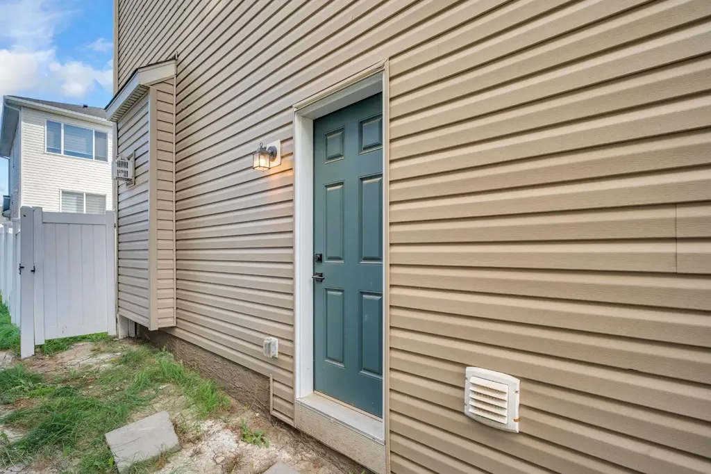 155 Carringham Way NW Calgary AB T4B 3P5