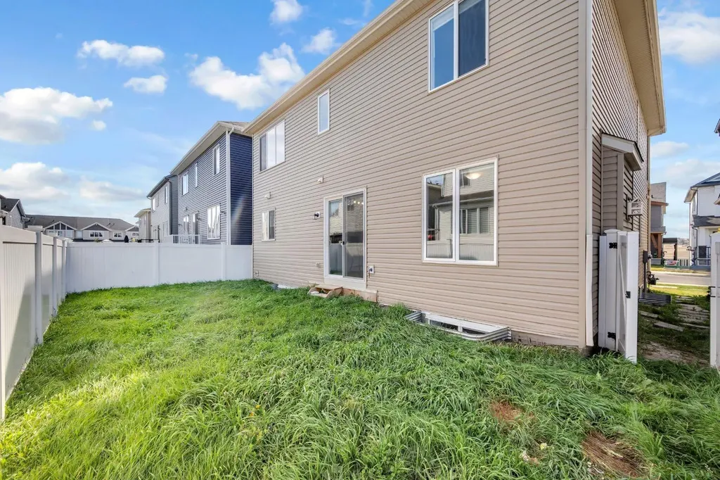 155 Carringham Way NW Calgary AB T4B 3P5