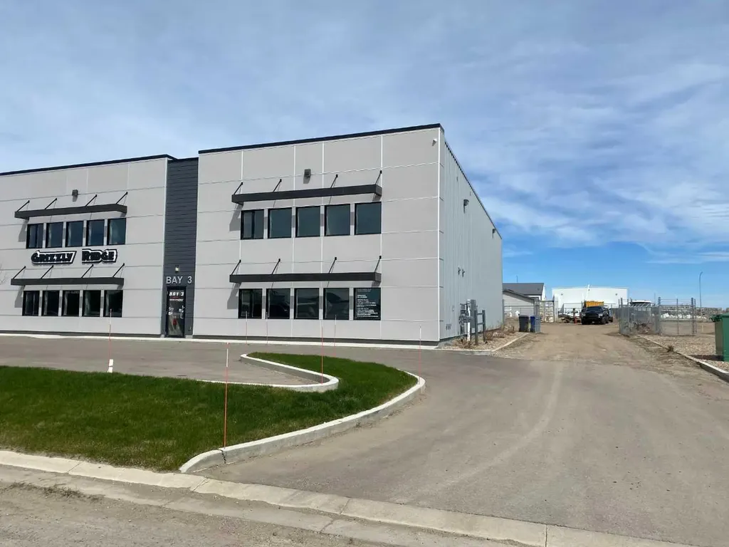 1010 12 Avenue Coaldale AB T0K 1K7