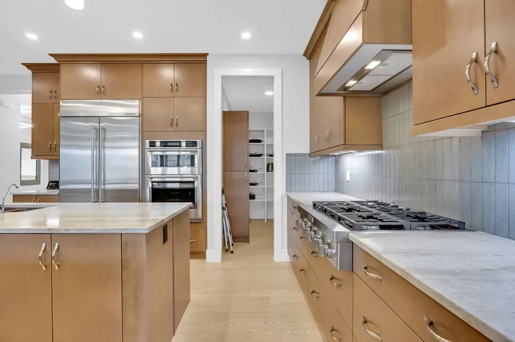 192 Magnolia Manor SE Calgary AB T3M 3J1