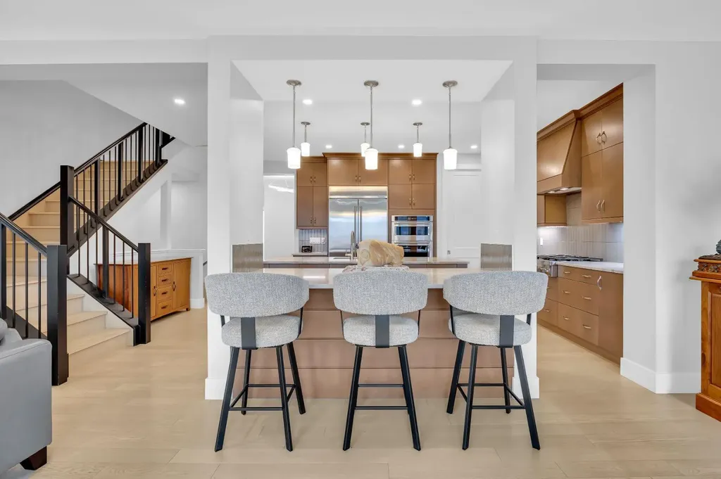 192 Magnolia Manor SE Calgary AB T3M 3J1