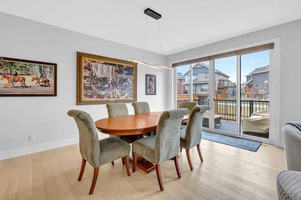 192 Magnolia Manor SE Calgary AB T3M 3J1