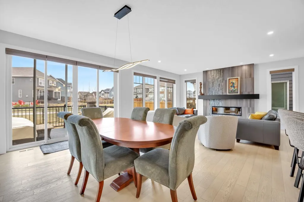 192 Magnolia Manor SE Calgary AB T3M 3J1