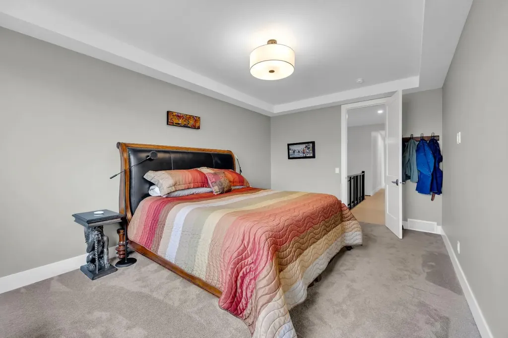 192 Magnolia Manor SE Calgary AB T3M 3J1