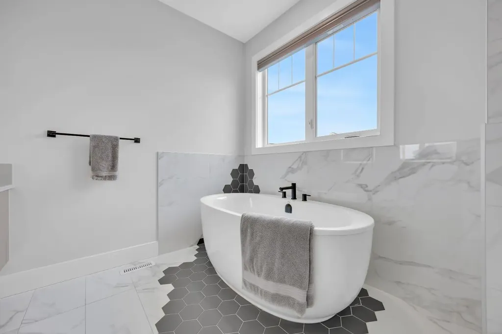 192 Magnolia Manor SE Calgary AB T3M 3J1