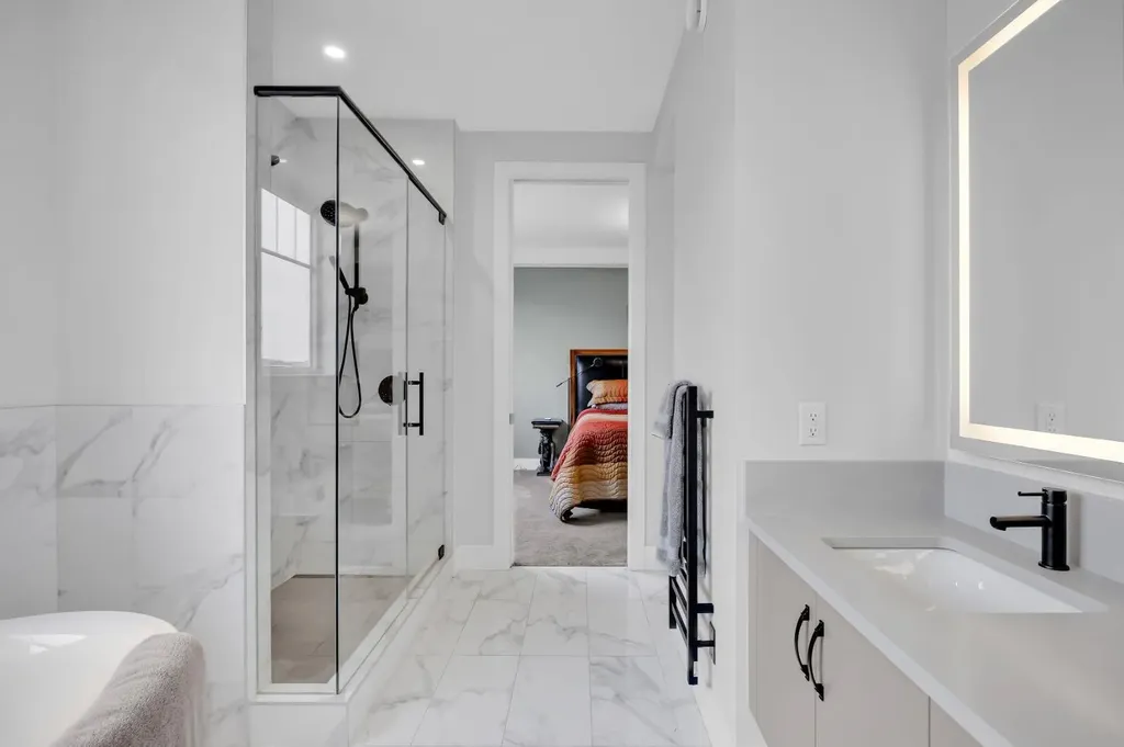 192 Magnolia Manor SE Calgary AB T3M 3J1