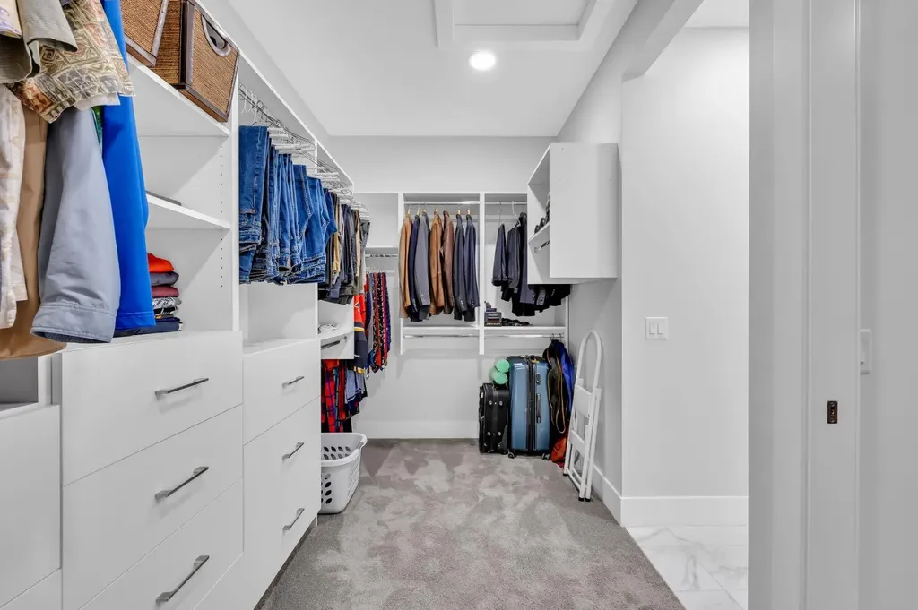 192 Magnolia Manor SE Calgary AB T3M 3J1