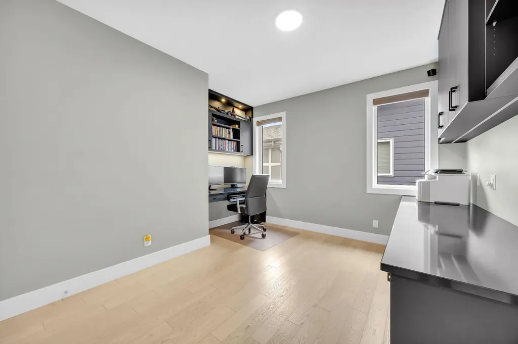 192 Magnolia Manor SE Calgary AB T3M 3J1