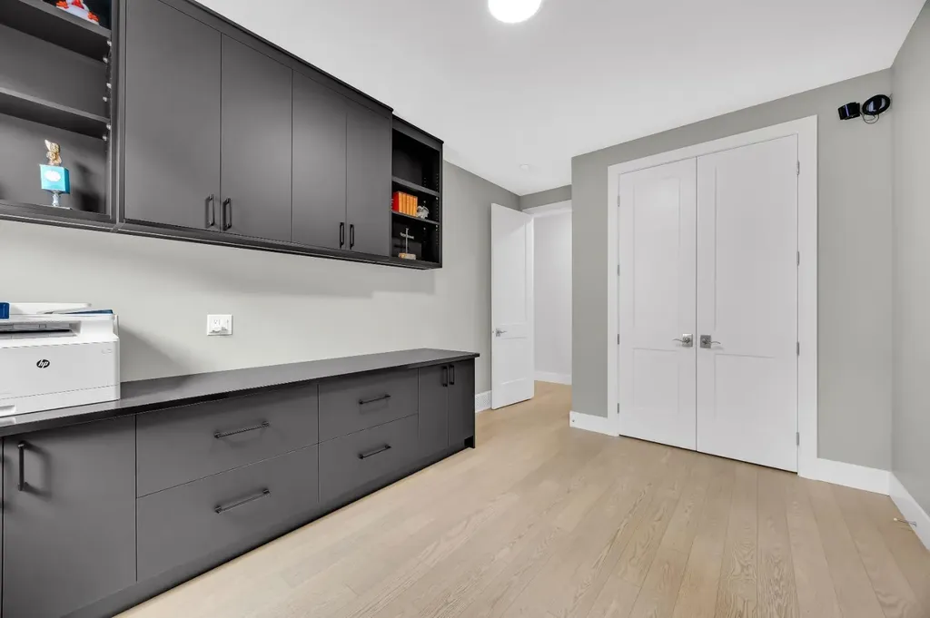 192 Magnolia Manor SE Calgary AB T3M 3J1