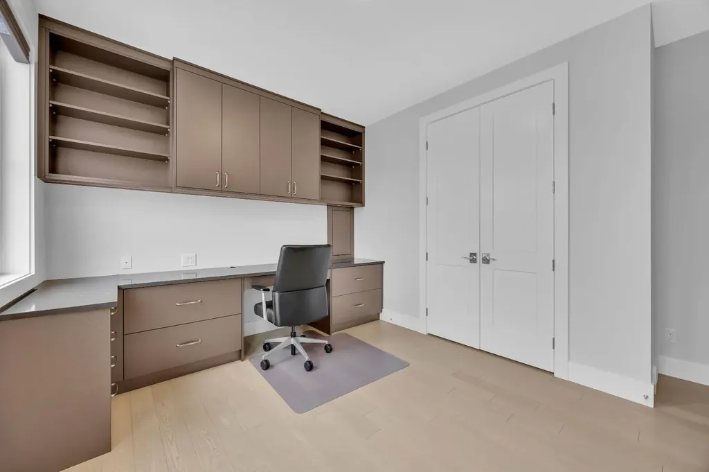 192 Magnolia Manor SE Calgary AB T3M 3J1