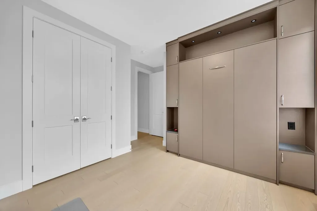 192 Magnolia Manor SE Calgary AB T3M 3J1