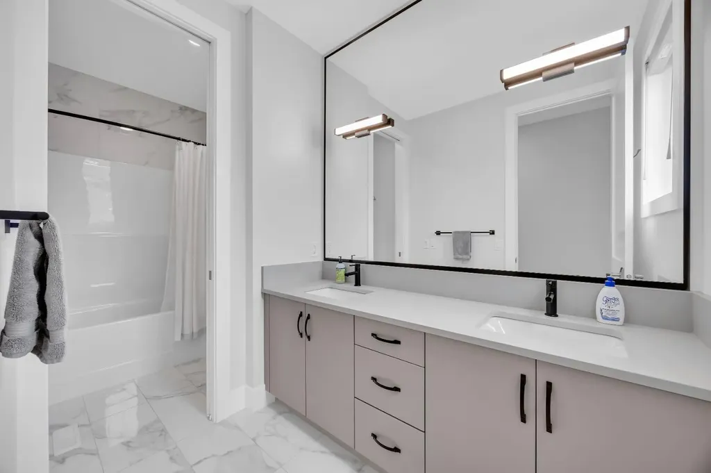 192 Magnolia Manor SE Calgary AB T3M 3J1