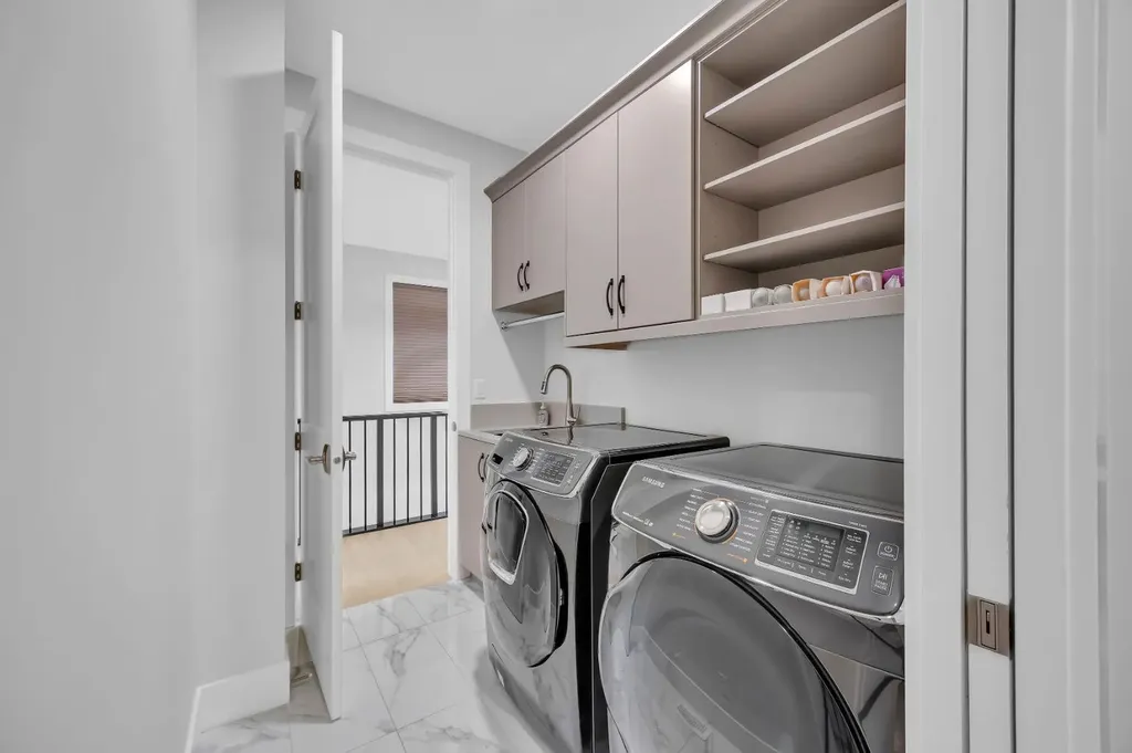 192 Magnolia Manor SE Calgary AB T3M 3J1