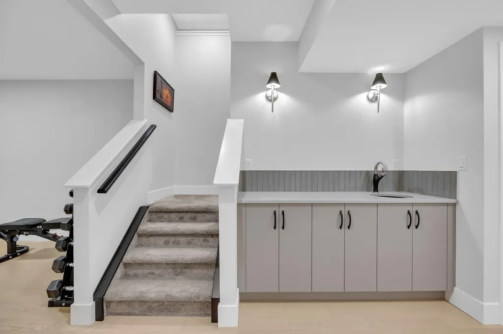 192 Magnolia Manor SE Calgary AB T3M 3J1