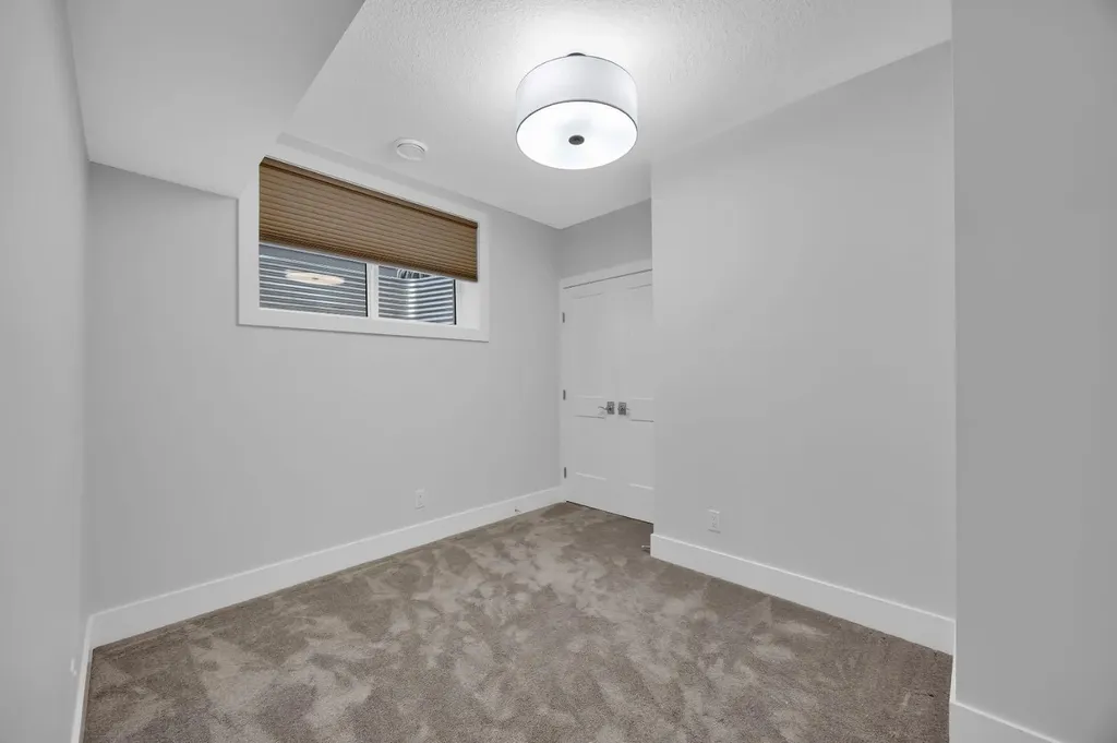192 Magnolia Manor SE Calgary AB T3M 3J1