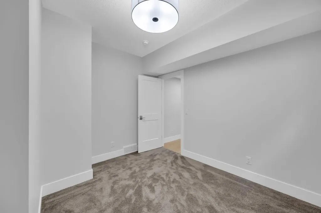 192 Magnolia Manor SE Calgary AB T3M 3J1