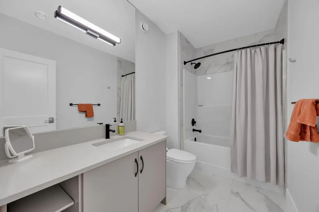192 Magnolia Manor SE Calgary AB T3M 3J1