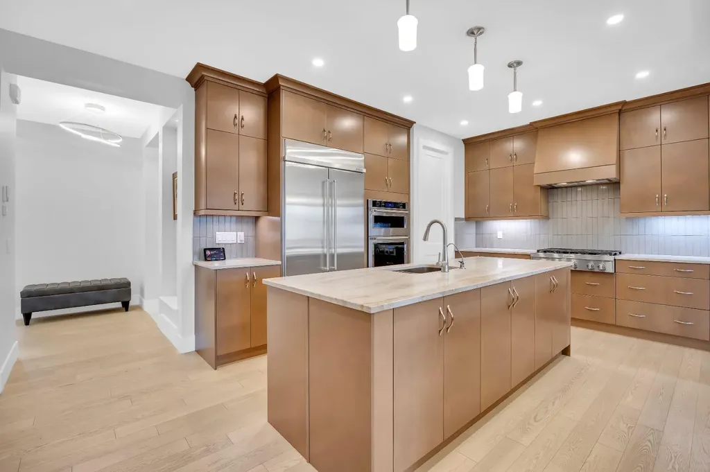 192 Magnolia Manor SE Calgary AB T3M 3J1