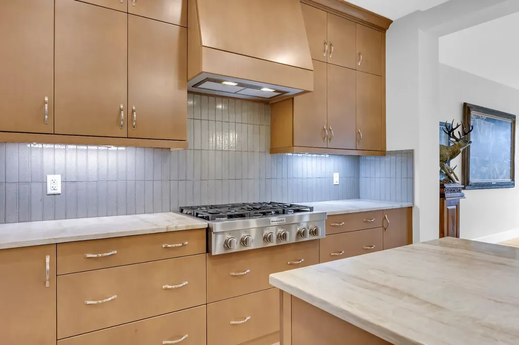 192 Magnolia Manor SE Calgary AB T3M 3J1