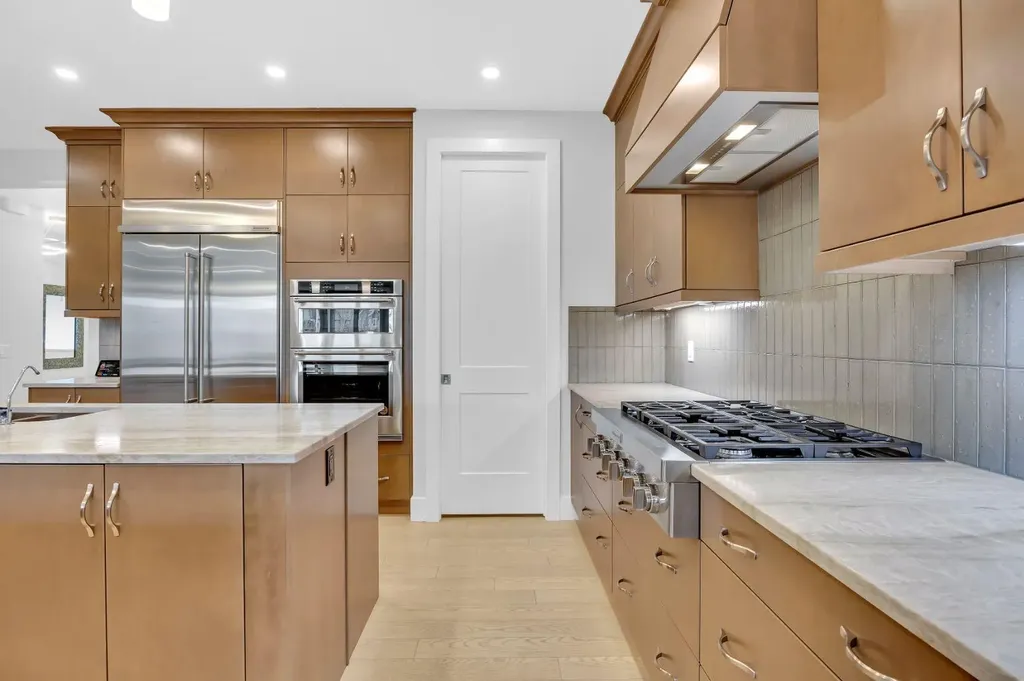 192 Magnolia Manor SE Calgary AB T3M 3J1