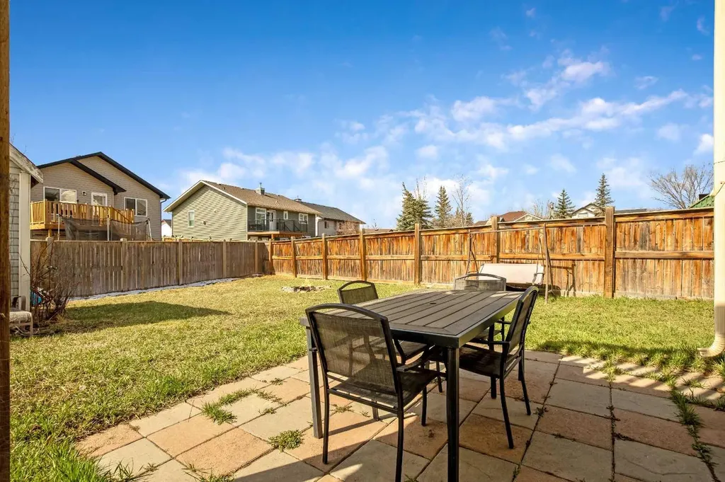 146 Aspen Mews Strathmore AB T1P 1X7