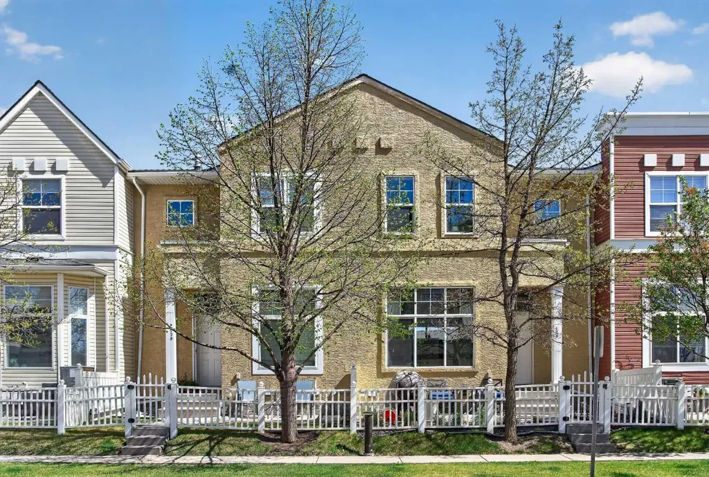 138 Promenade Way SE Calgary AB T2Z 4E9