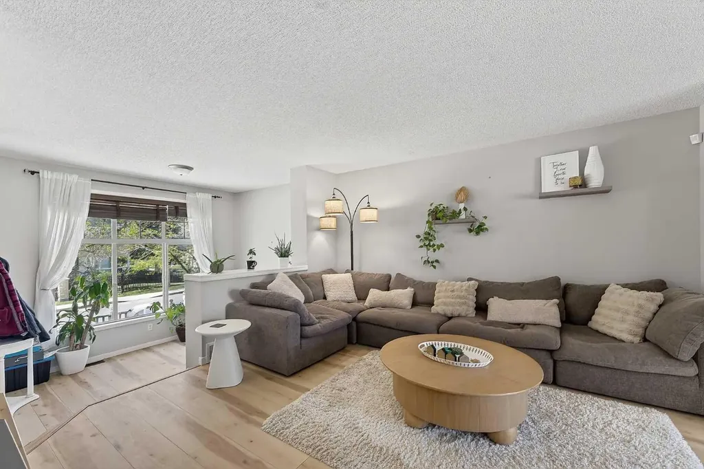 138 Promenade Way SE Calgary AB T2Z 4E9