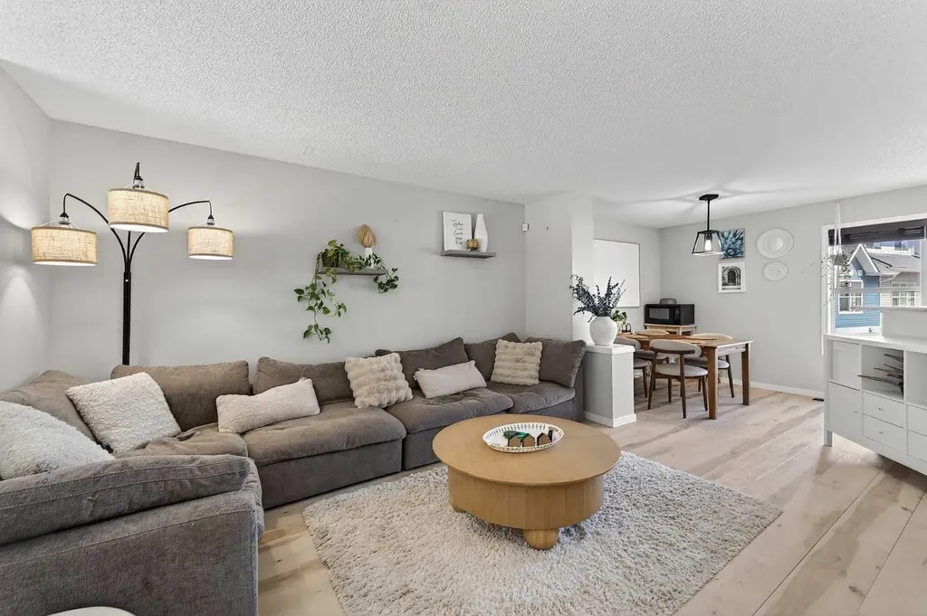 138 Promenade Way SE Calgary AB T2Z 4E9