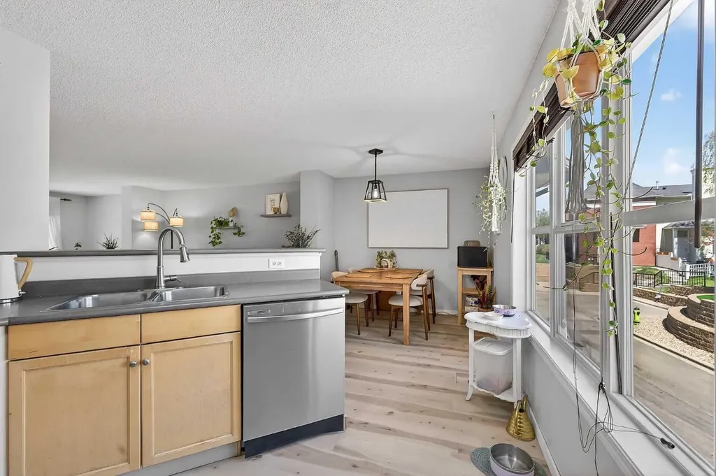 138 Promenade Way SE Calgary AB T2Z 4E9