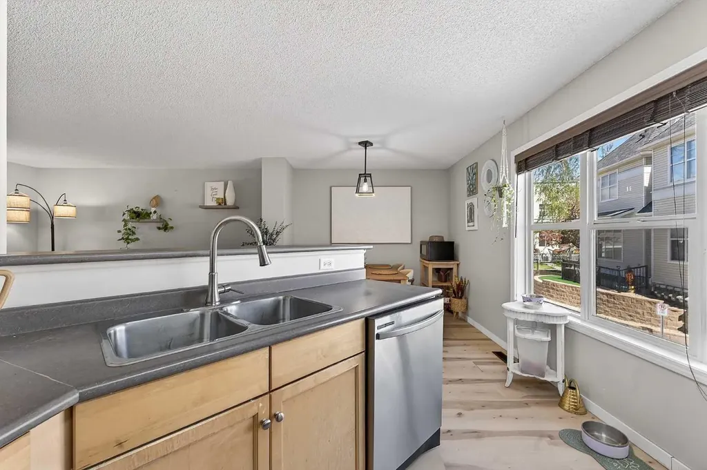 138 Promenade Way SE Calgary AB T2Z 4E9