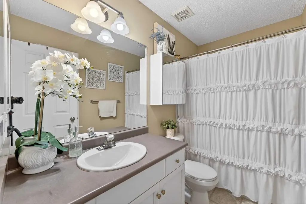 138 Promenade Way SE Calgary AB T2Z 4E9