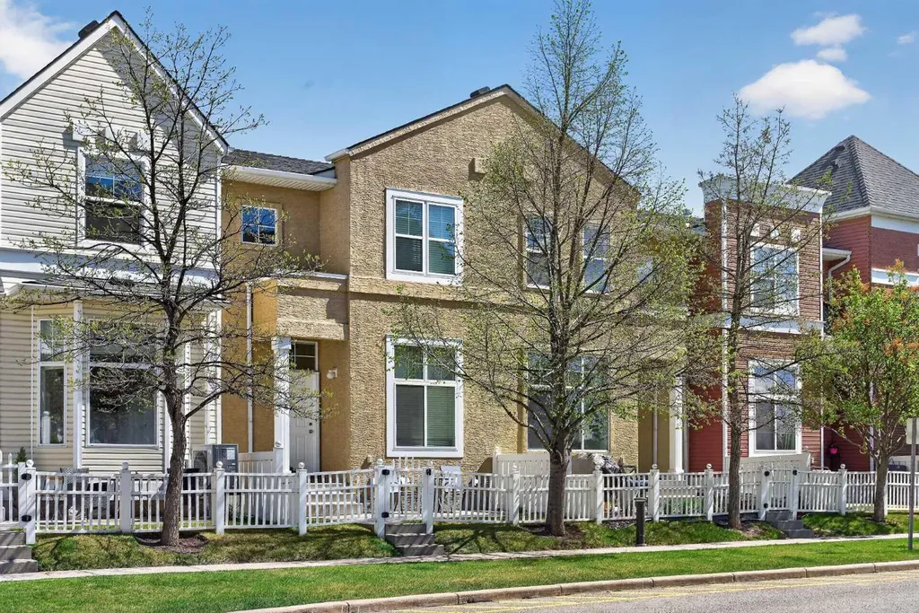 138 Promenade Way SE Calgary AB T2Z 4E9