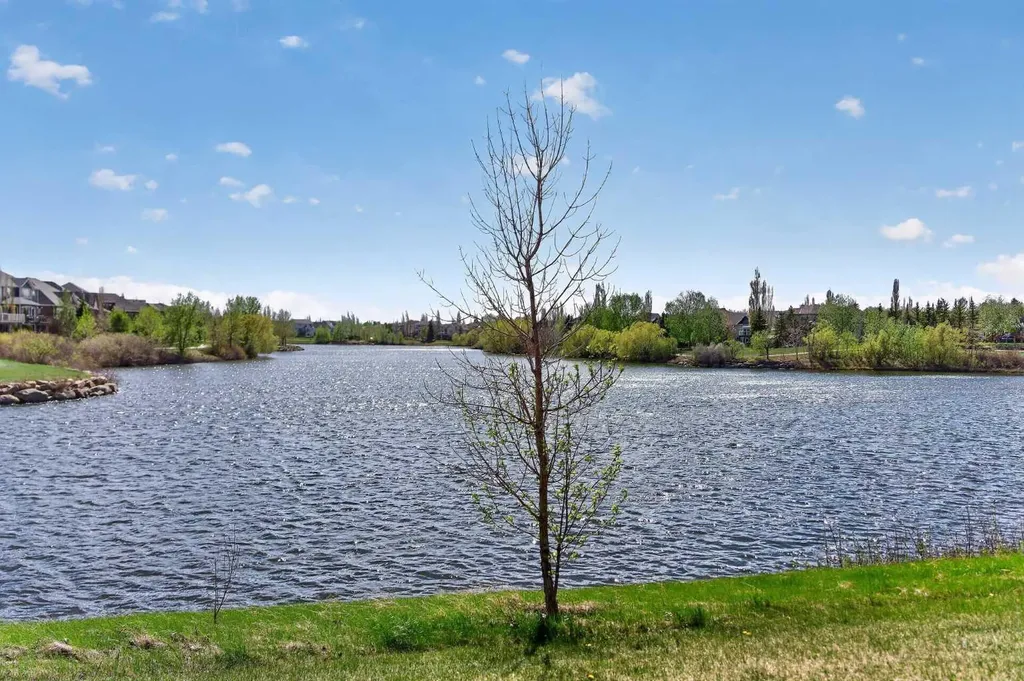 138 Promenade Way SE Calgary AB T2Z 4E9
