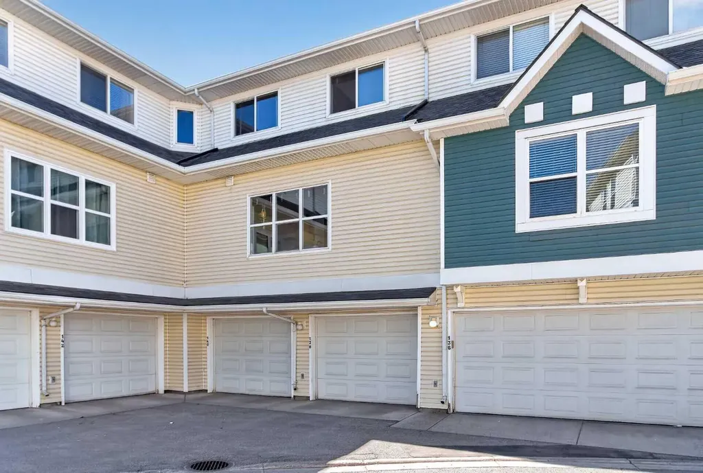 138 Promenade Way SE Calgary AB T2Z 4E9