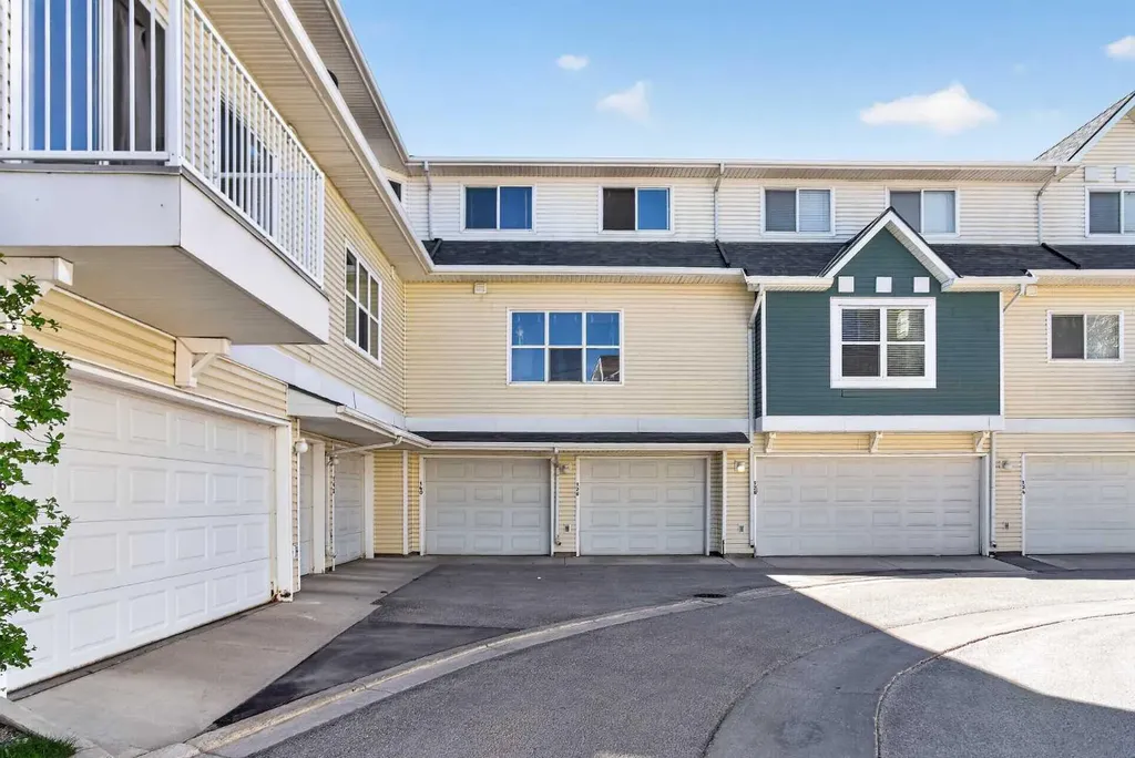 138 Promenade Way SE Calgary AB T2Z 4E9