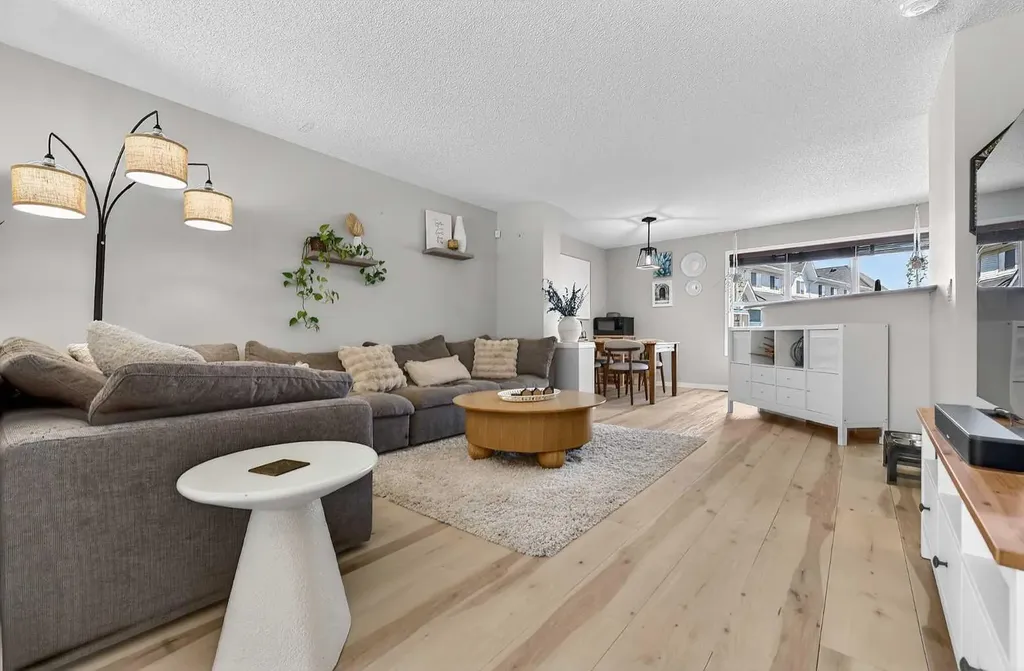 138 Promenade Way SE Calgary AB T2Z 4E9