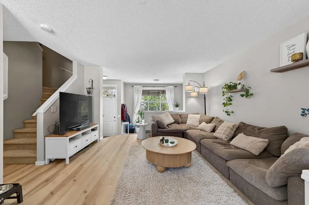 138 Promenade Way SE Calgary AB T2Z 4E9
