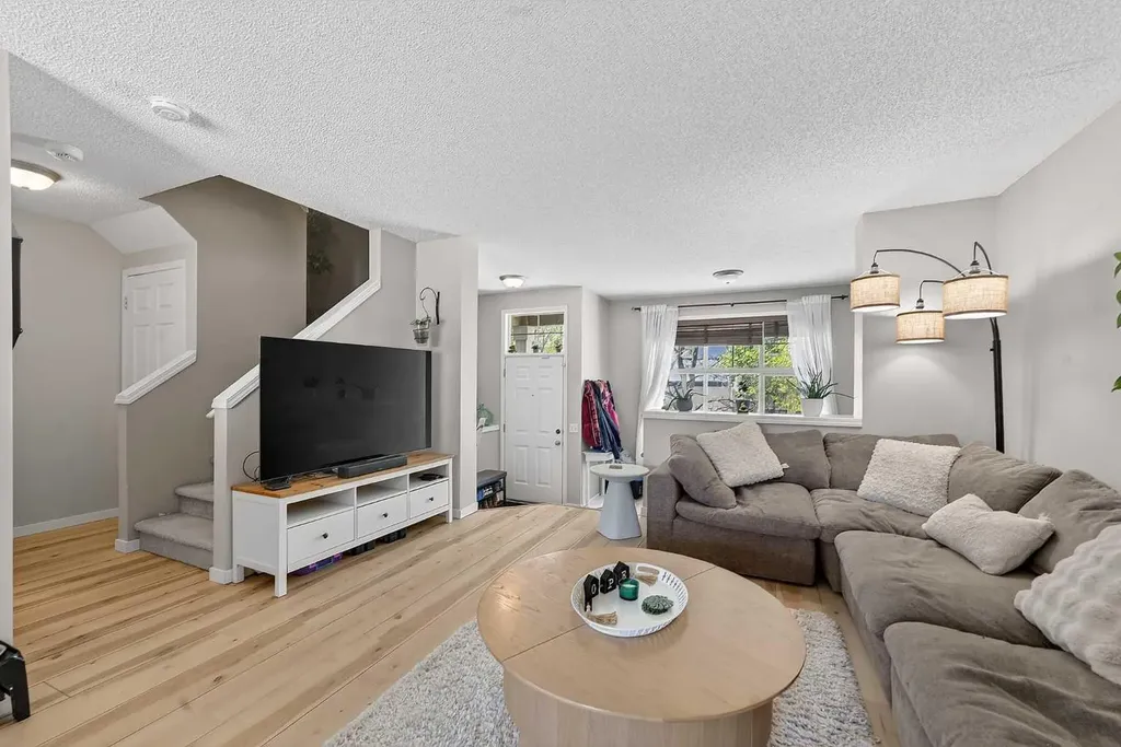 138 Promenade Way SE Calgary AB T2Z 4E9