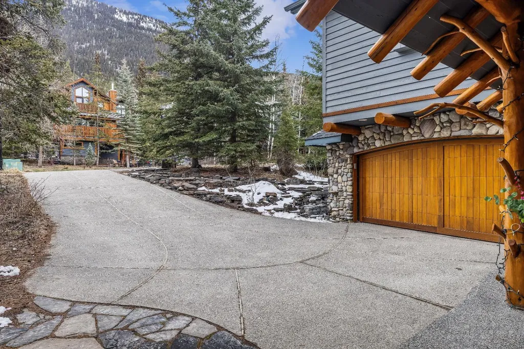 109 Silvertip Ridge Canmore AB T1W 3A8