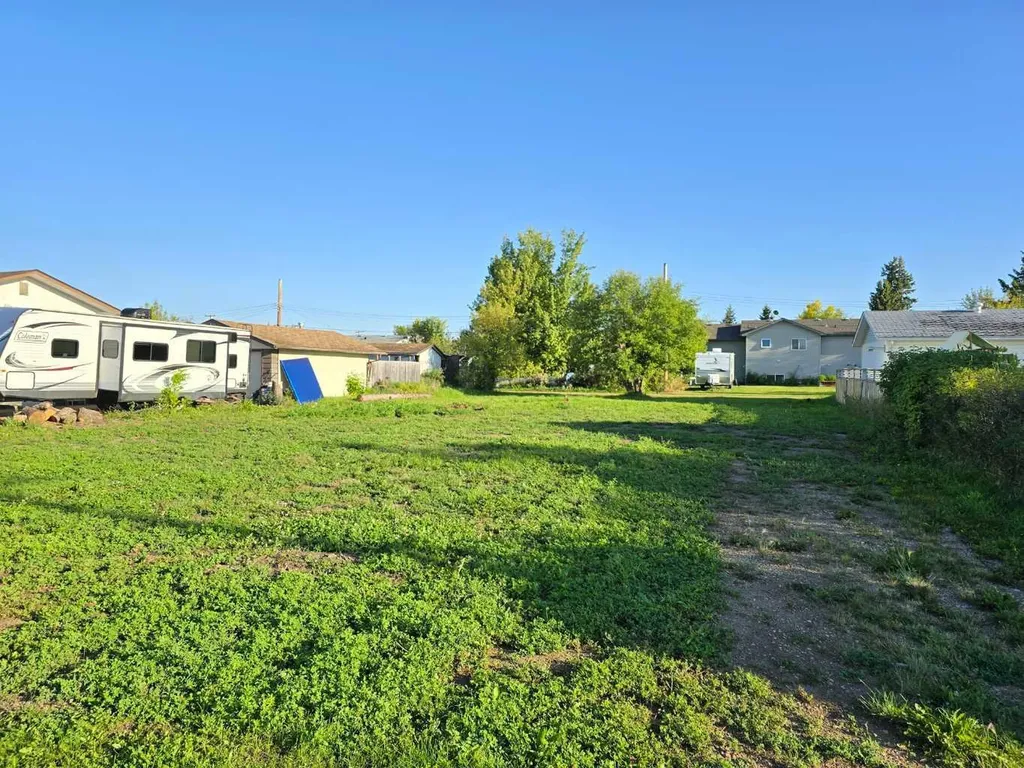 24 1 Avenue NE Mclennan AB T0H 2L0