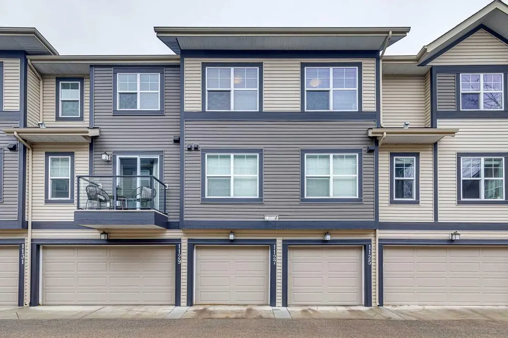 1127 Mckenzie Towne Row SE Calgary AB T2Z1E1