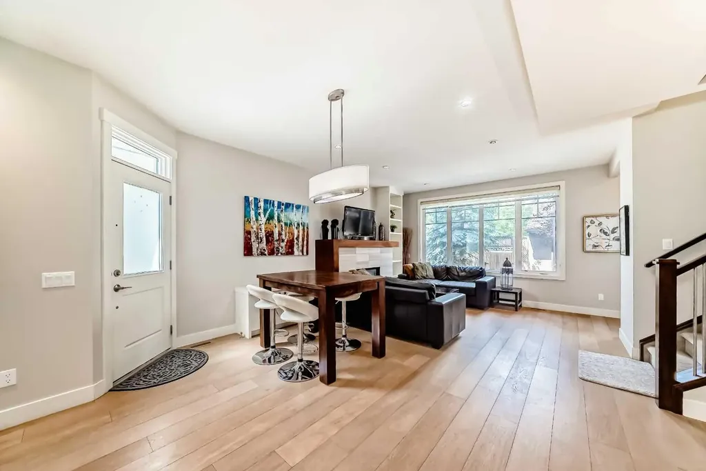 924 3 Avenue NW Calgary AB T2N 0J6