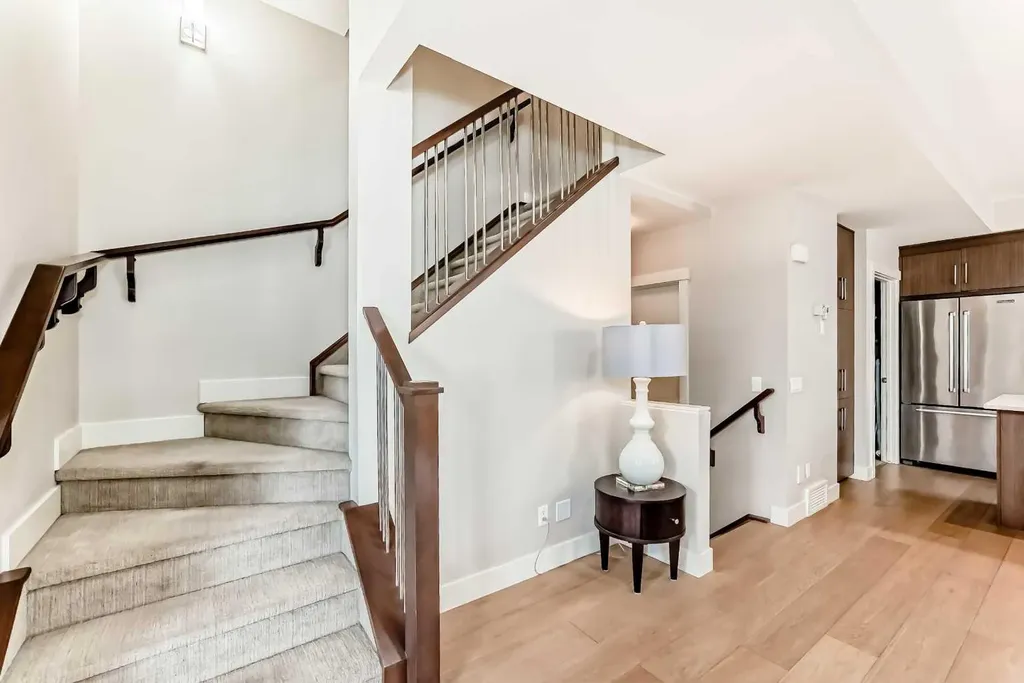 924 3 Avenue NW Calgary AB T2N 0J6