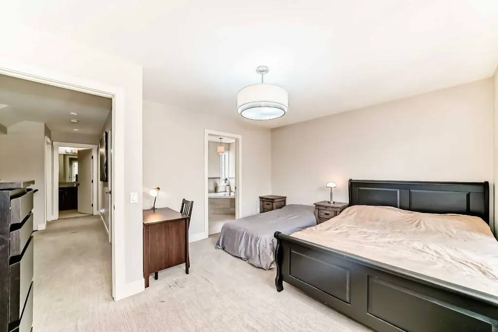 924 3 Avenue NW Calgary AB T2N 0J6