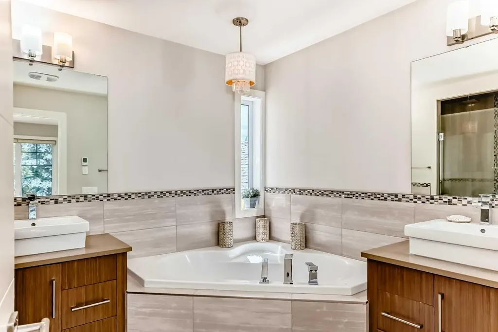 924 3 Avenue NW Calgary AB T2N 0J6