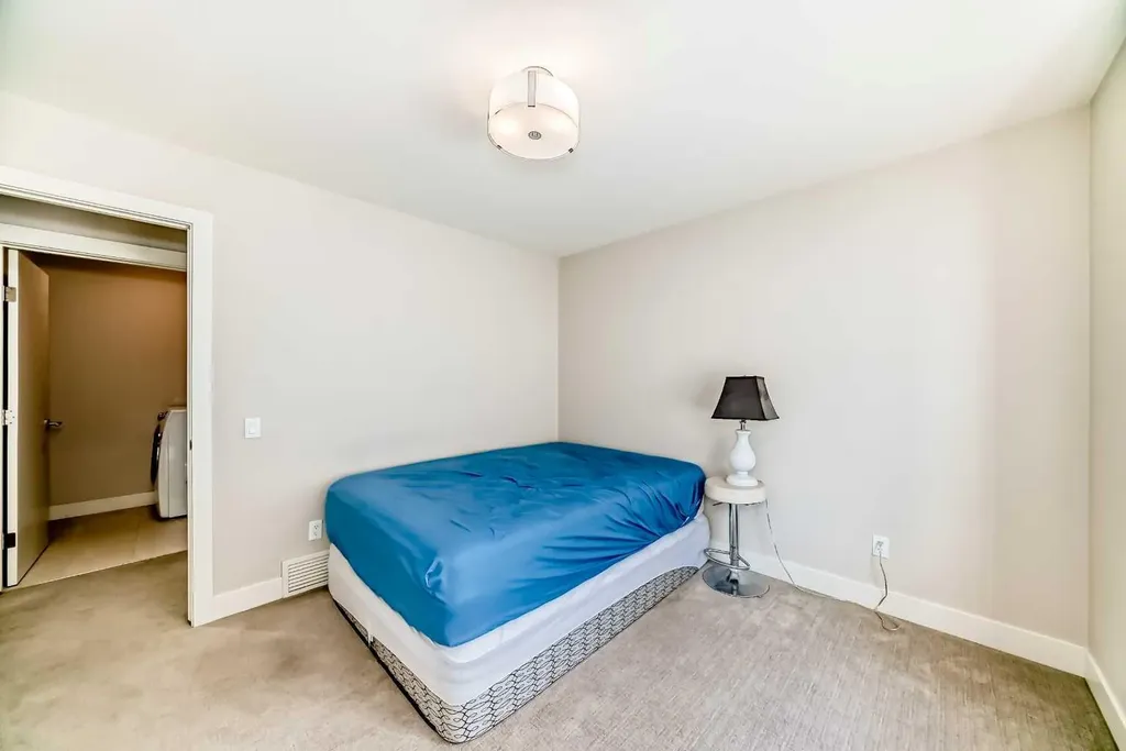 924 3 Avenue NW Calgary AB T2N 0J6